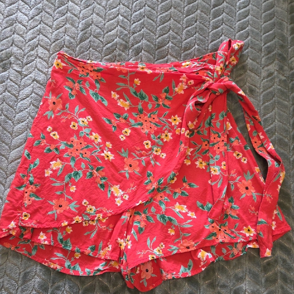 Japna Red Floral Women's Shorts